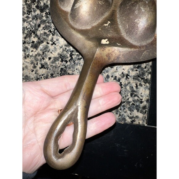 FRENCH CAST IRON BRONZE HEART SHAPED MUFFIN PAN "COUER DE FER" SKILLET PATINA - Picture 5 of 7
